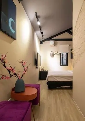 City Tek Büyük Yataklı Oda