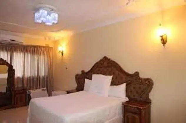 Standard Tek Büyük Yataklı Oda