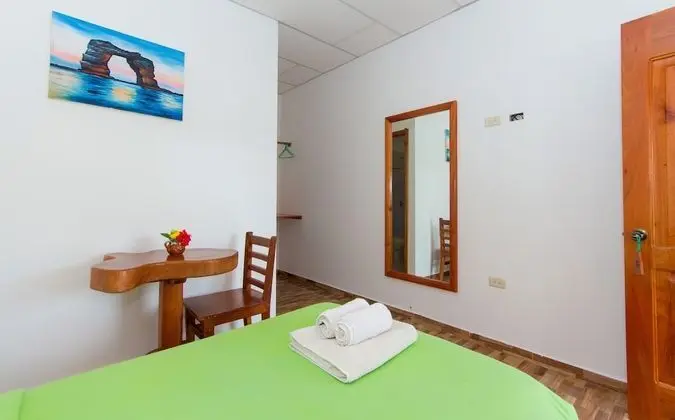 Standard Üç Kişilik Oda, Bahçe Manzaralı
