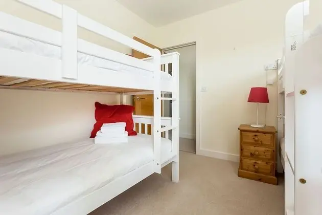 Ev (4 Bedrooms)