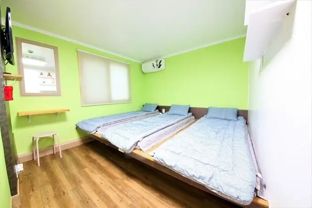 Üç Kişilik Oda