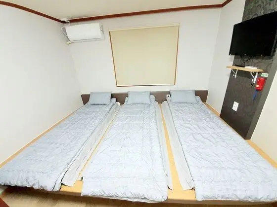 Üç Kişilik Oda