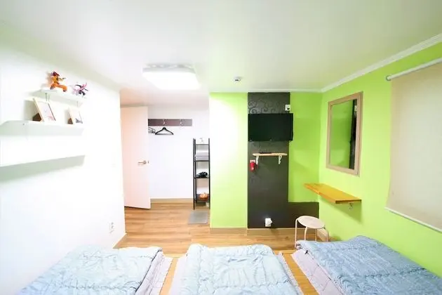 Üç Kişilik Oda
