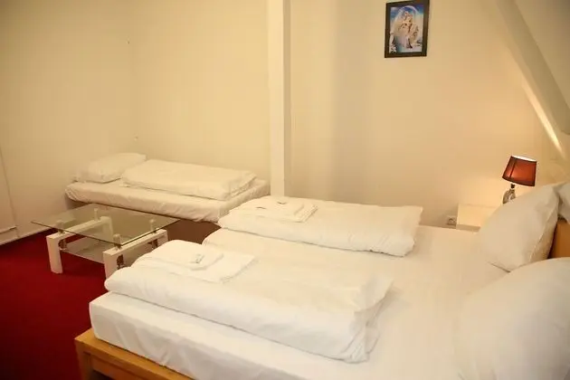 Basic Üç Kişilik Oda