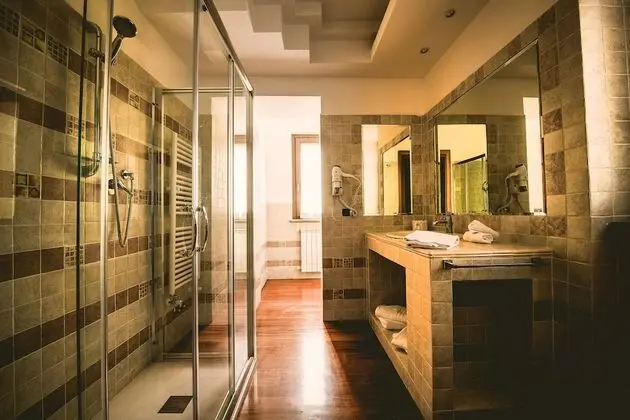 Tek Büyük Yataklı Oda, Banyolu/Duşlu