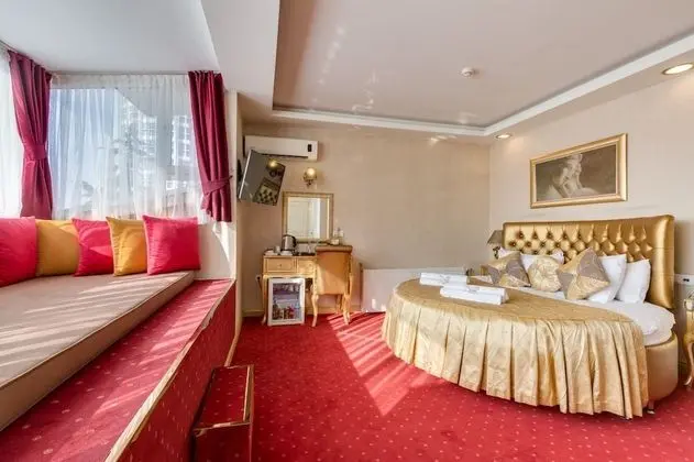 Romantic Tek Büyük Yataklı Oda