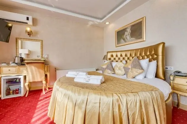 Romantic Tek Büyük Yataklı Oda