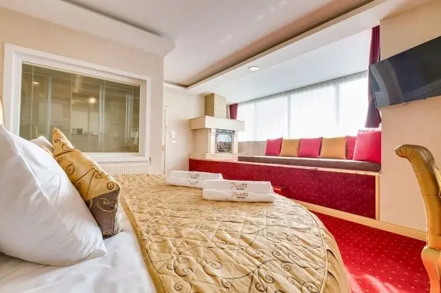 Romantic Tek Büyük Yataklı Oda