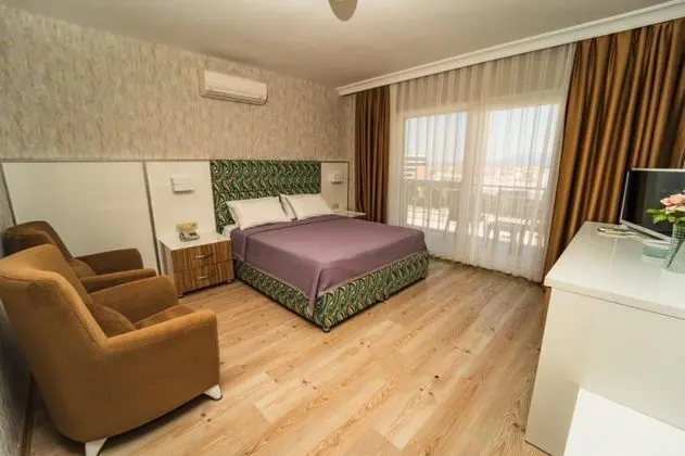 Suite,    , Balkonlu