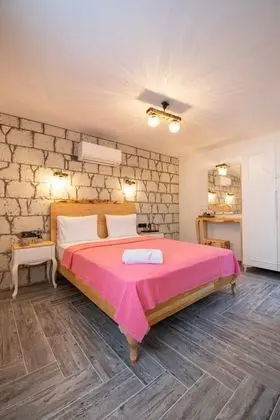 Taş Oda, Şehir Manzaralı, Balkonlu