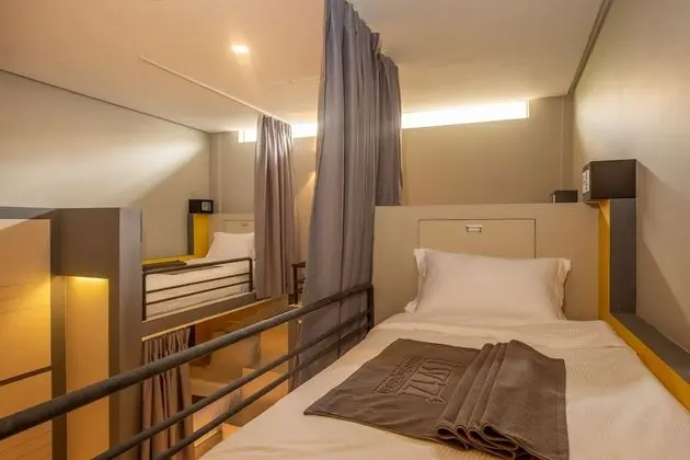 Shared 8 Bed Ladies Dorm