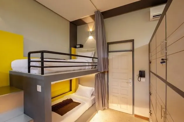 Shared 8 Bed Ladies Dorm