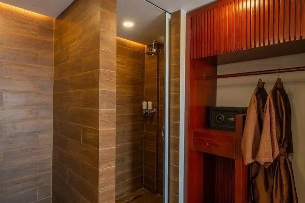 Twin Room with Private Bathroom