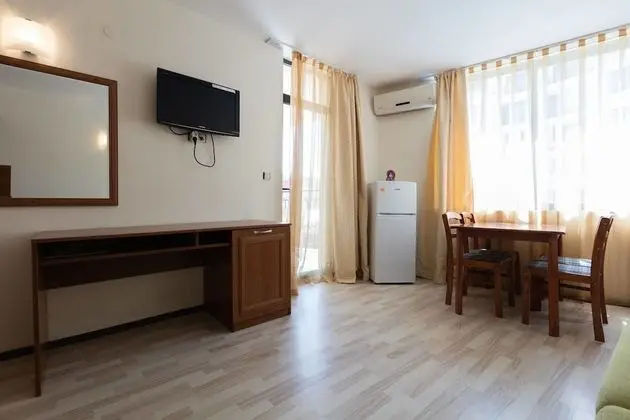 Family Apart Daire, 2 Yatak Odası, Küçük Mutfak, Havuz Manzaralı