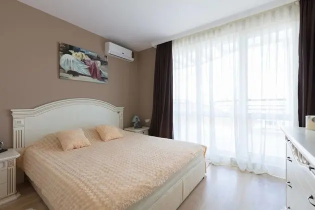 Luxury Apart Daire, 2 Yatak Odası, Teras, Havuz Manzaralı