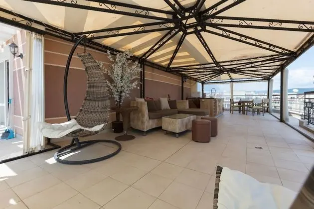 Luxury Apart Daire, 2 Yatak Odası, Teras, Havuz Manzaralı