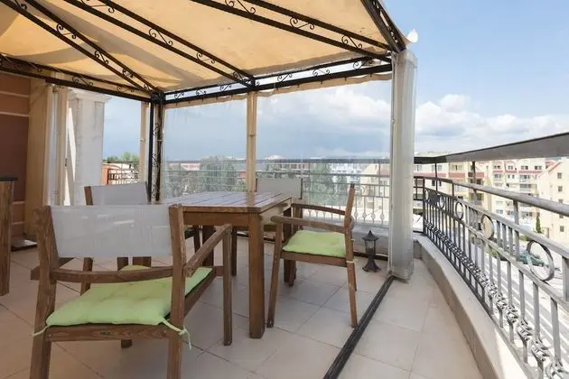 Luxury Apart Daire, 2 Yatak Odası, Teras, Havuz Manzaralı