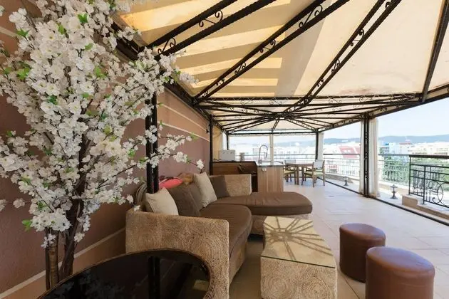 Luxury Apart Daire, 2 Yatak Odası, Teras, Havuz Manzaralı