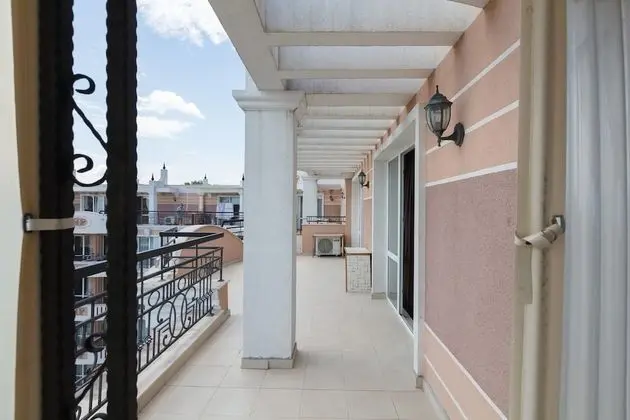 Luxury Apart Daire, 2 Yatak Odası, Teras, Havuz Manzaralı