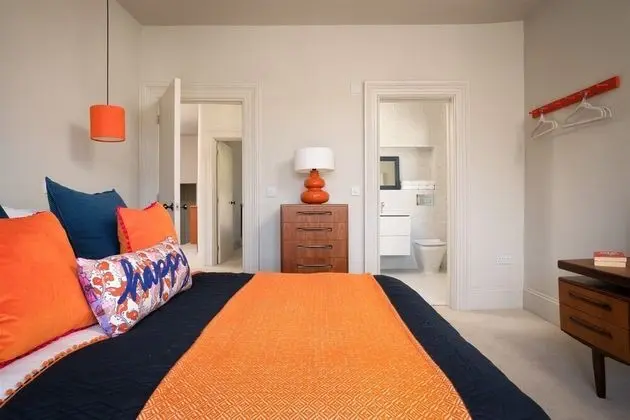 Ev
