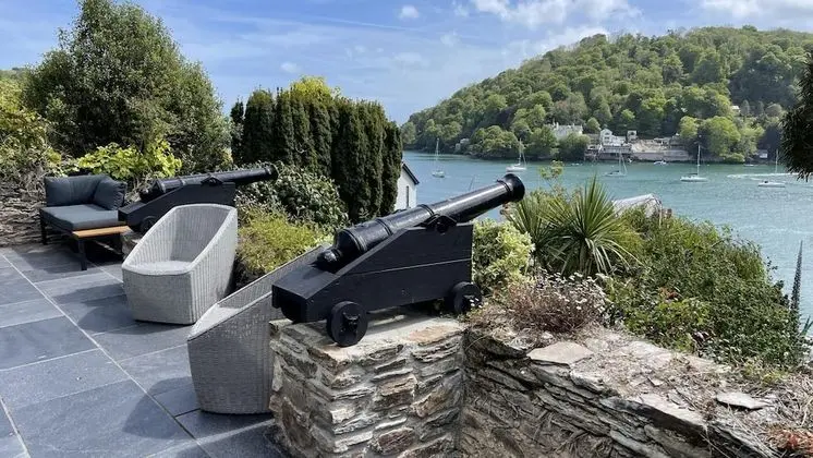 Ev