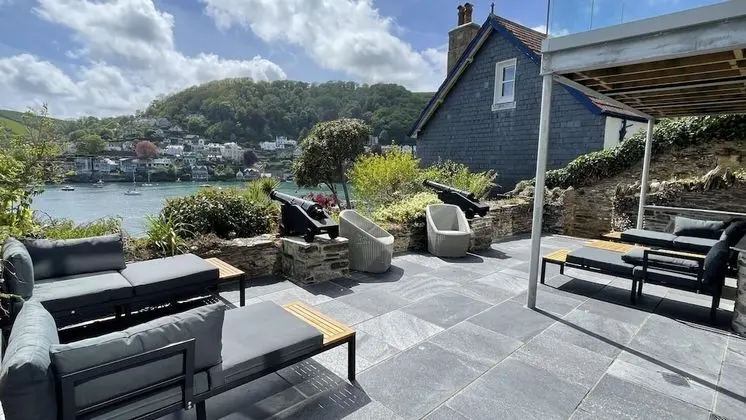 Ev