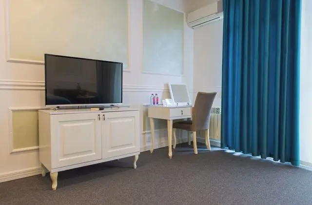 Deluxe Tek Büyük Yataklı Oda, Balkon, Kısmi Deniz Manzaralı
