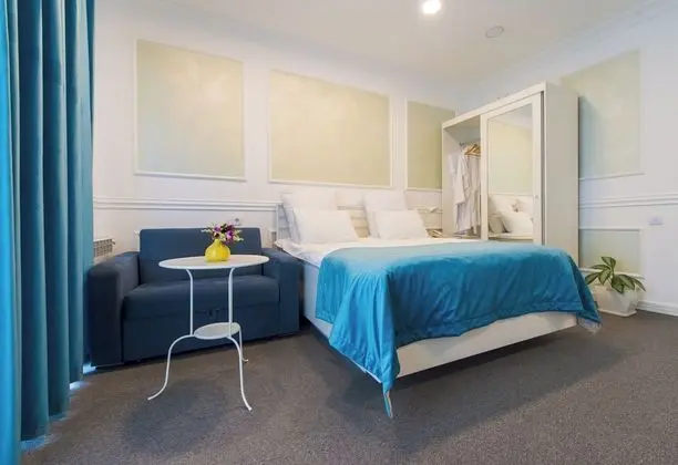 Deluxe Tek Büyük Yataklı Oda, Balkon, Kısmi Deniz Manzaralı