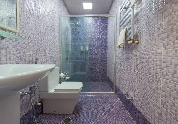 Deluxe Tek Büyük Yataklı Oda, Balkon, Kısmi Deniz Manzaralı