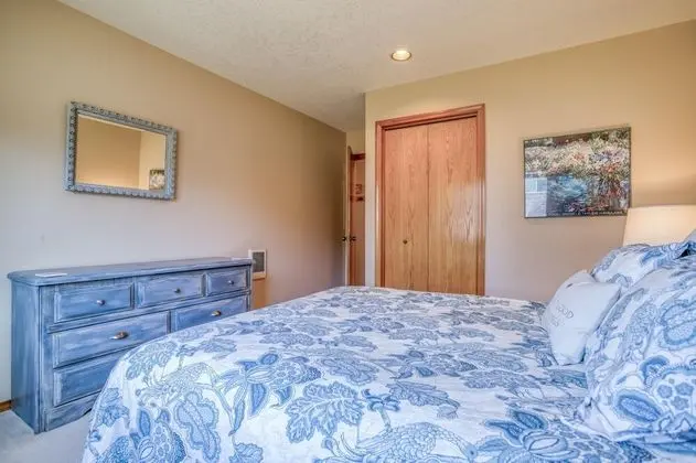 Ev, Birden Çok Yatak (Two Views Vacation Home)