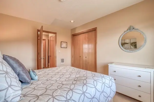 Ev, Birden Çok Yatak (Two Views Vacation Home)