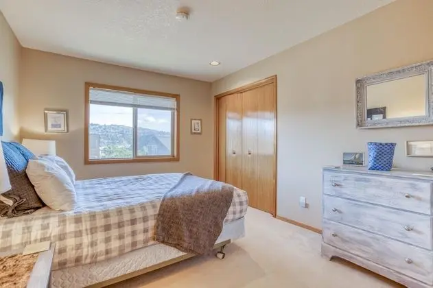 Ev, Birden Çok Yatak (Two Views Vacation Home)