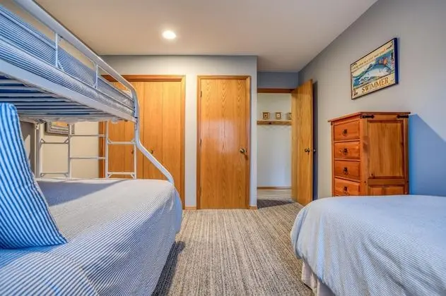 Ev, Birden Çok Yatak (Two Views Vacation Home)