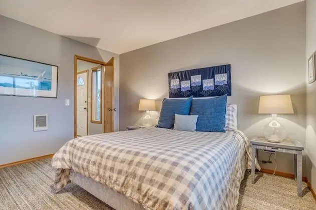 Ev, Birden Çok Yatak (Two Views Vacation Home)