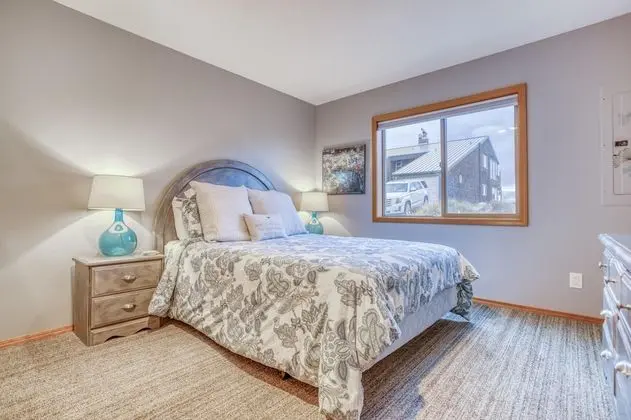 Ev, Birden Çok Yatak (Two Views Vacation Home)