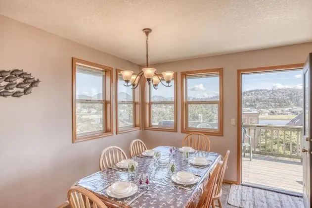 Ev, Birden Çok Yatak (Two Views Vacation Home)