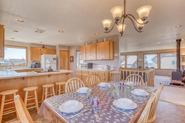 Ev, Birden Çok Yatak (Two Views Vacation Home)