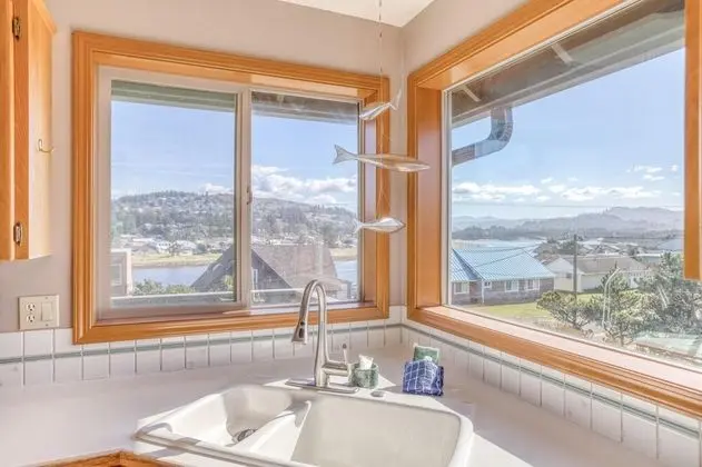 Ev, Birden Çok Yatak (Two Views Vacation Home)