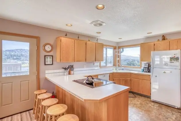 Ev, Birden Çok Yatak (Two Views Vacation Home)