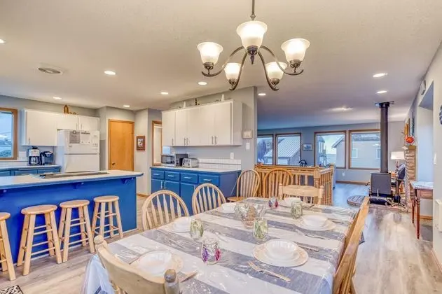 Ev, Birden Çok Yatak (Two Views Vacation Home)