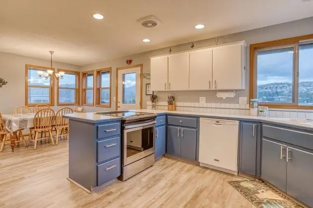 Ev, Birden Çok Yatak (Two Views Vacation Home)