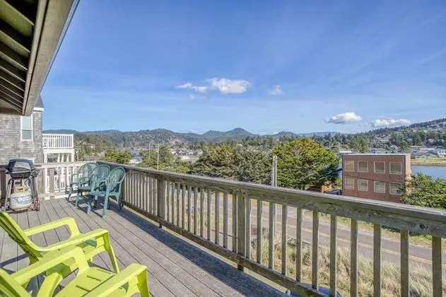 Ev, Birden Çok Yatak (Two Views Vacation Home)