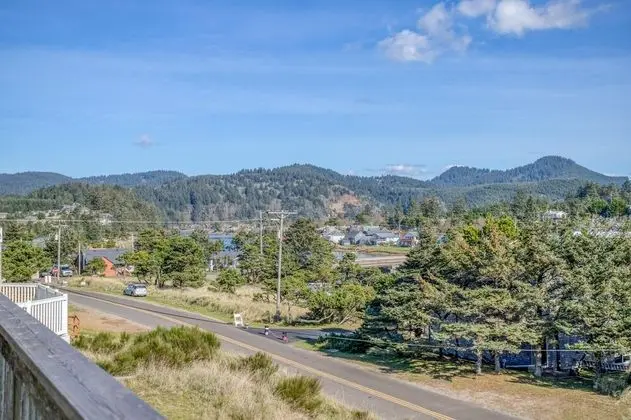 Ev, Birden Çok Yatak (Two Views Vacation Home)