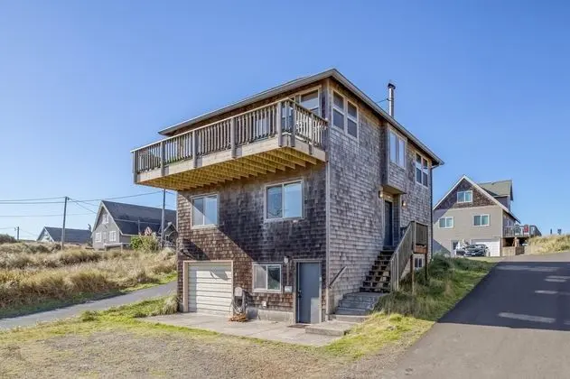 Ev, Birden Çok Yatak (Two Views Vacation Home)