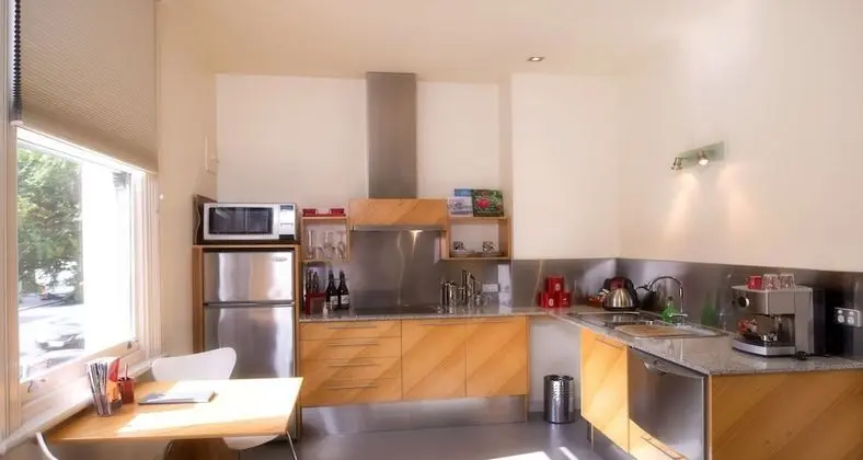Standard Stüdyo, Sigara İçilmez, Küçük Mutfak (The Studio)