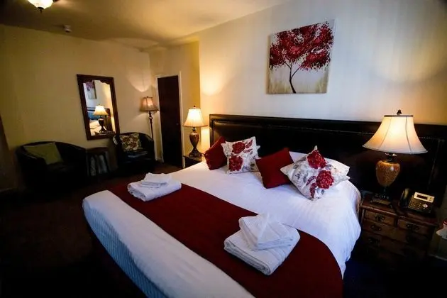 Ty Dre Easy Access Queen Room