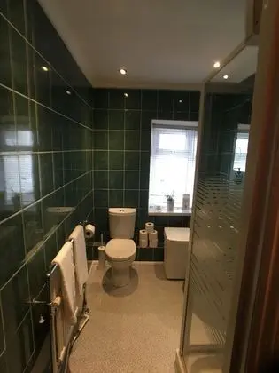 Tek Büyük Yataklı Oda, Ortak Banyo