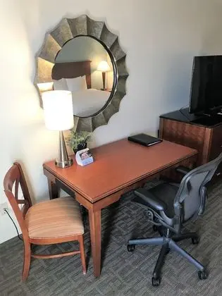 Oda, 1 En Büyük (King) Boy Yatak, Kısmi Deniz Manzarası