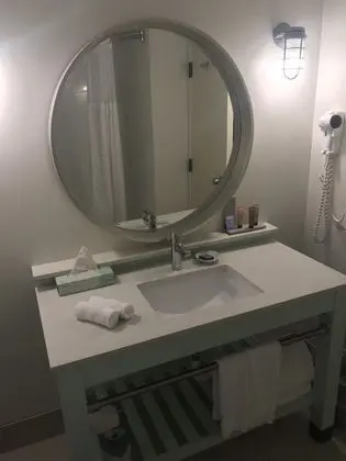 Oda, 1 En Büyük (King) Boy Yatak, Kısmi Deniz Manzarası