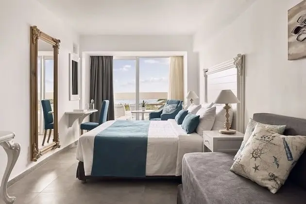 Sunshine Triple Room with Sea View